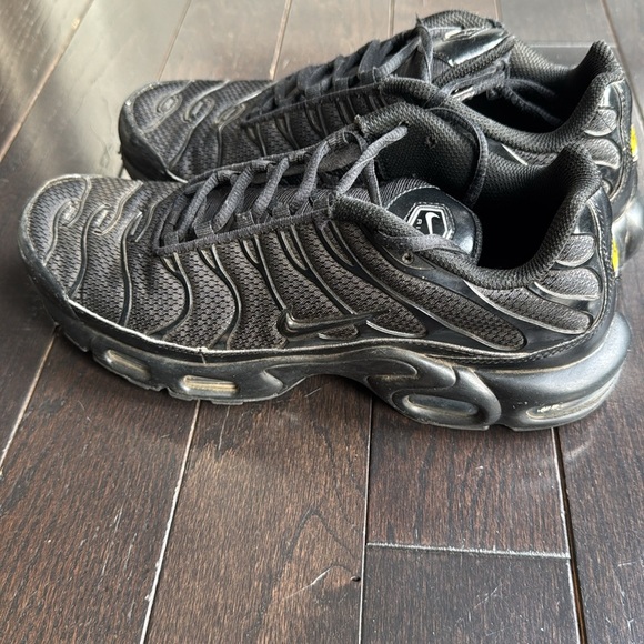 🟢 Men's Black Nike Air Max Plus TN Size 9.5 - Picture 2 of 8